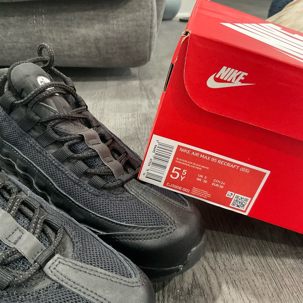 NIKE AIR MAX